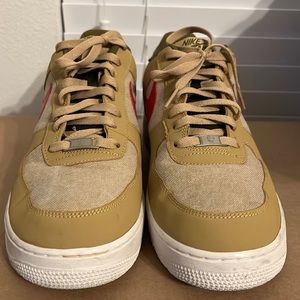 Nike Air Force 1 tan/red